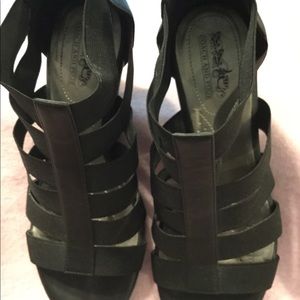 BLACK LEATHER ELASTIC STRAPS WOOD HEELS SANDALS